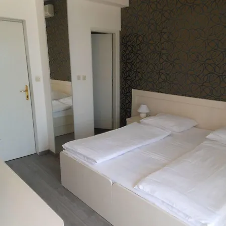 Pansion Martin 3* Podstrana